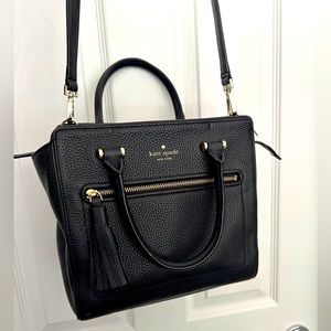 Kate spade crossbody purse! Very good condition barely used at all.